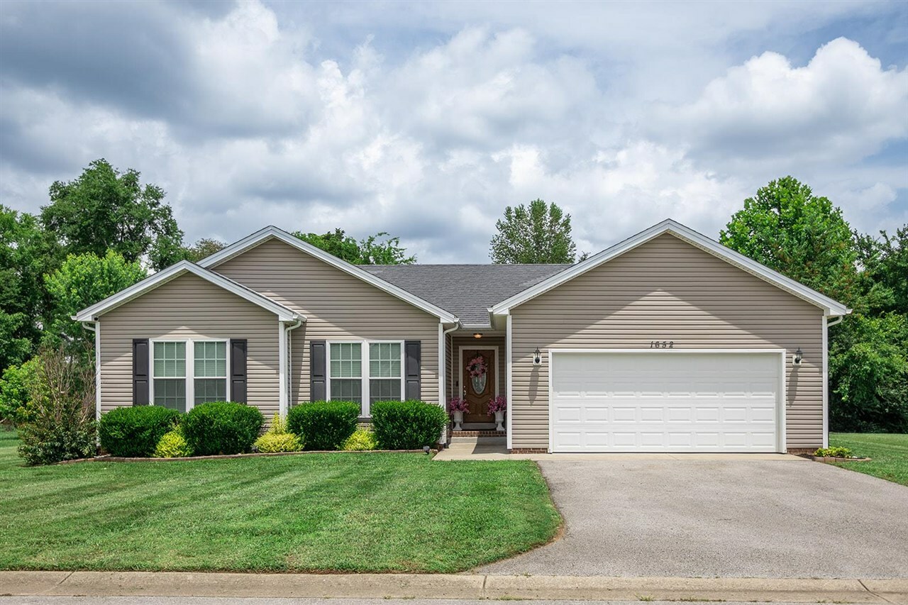 Property Photo: 1652 Calgary Way KY 42101