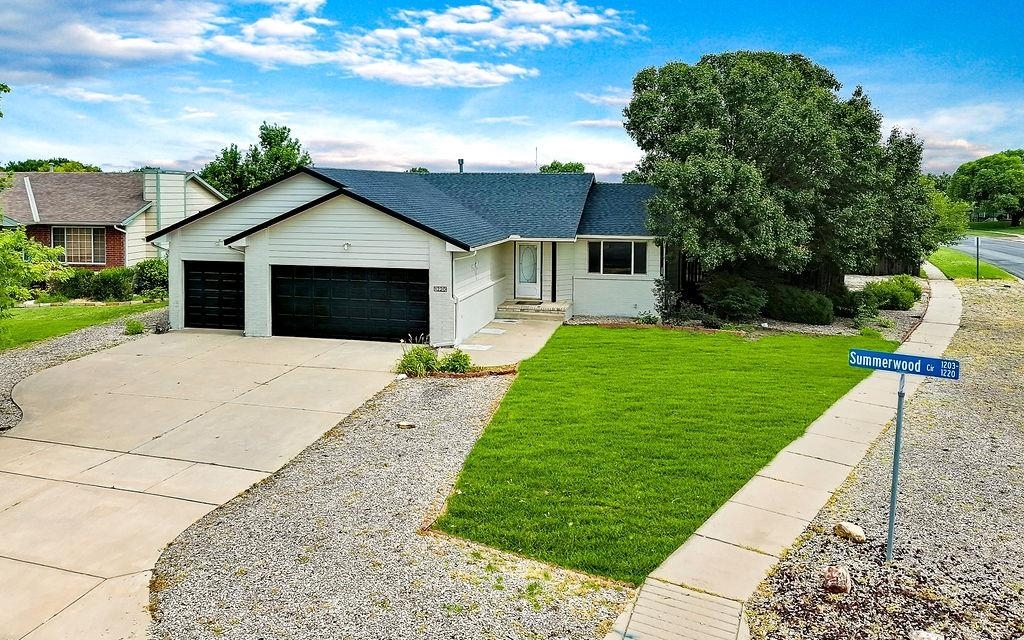 Property Photo: 1220 Summerwood Cir KS 67052