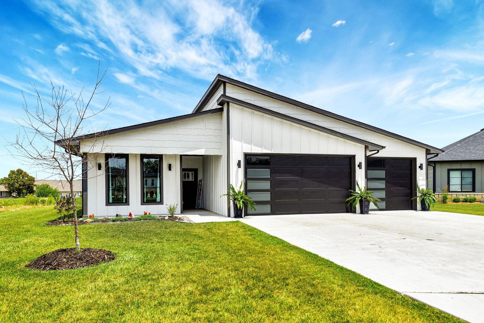 Property Photo: 10016 E Annabelle Cir KS 67207