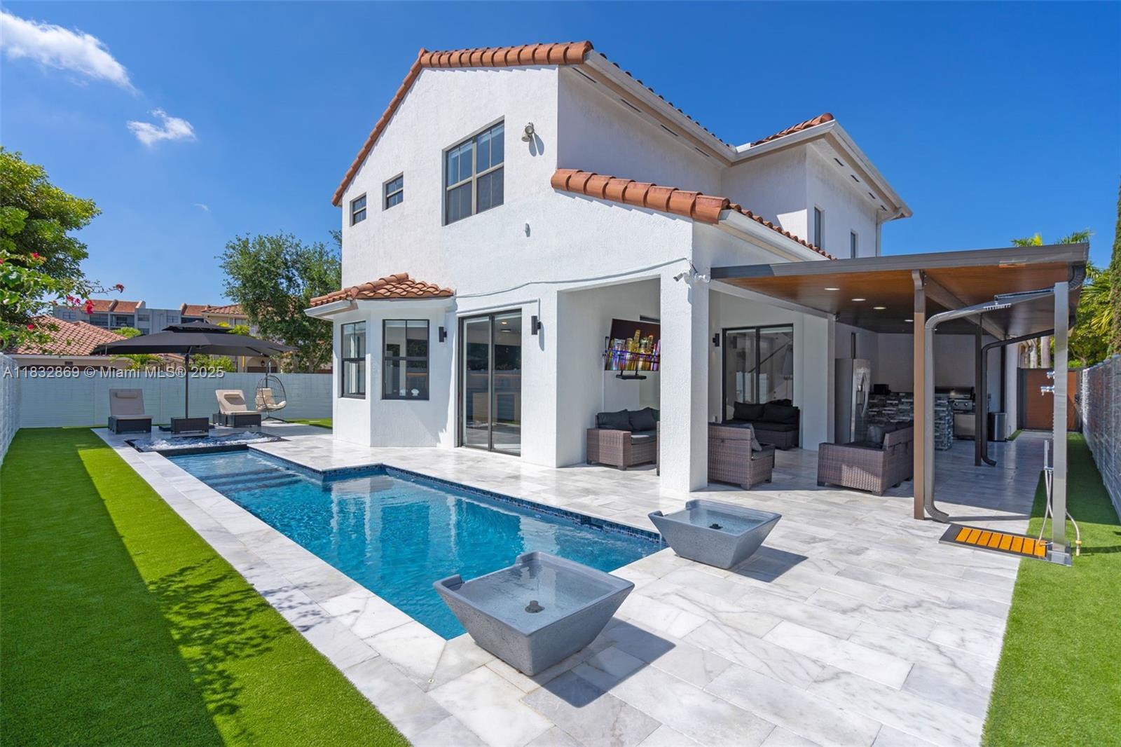 1005 NW 100 Ave  Miami FL 33172 photo