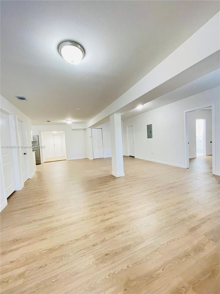 Property Photo: 465 NE 165th St FL 33162