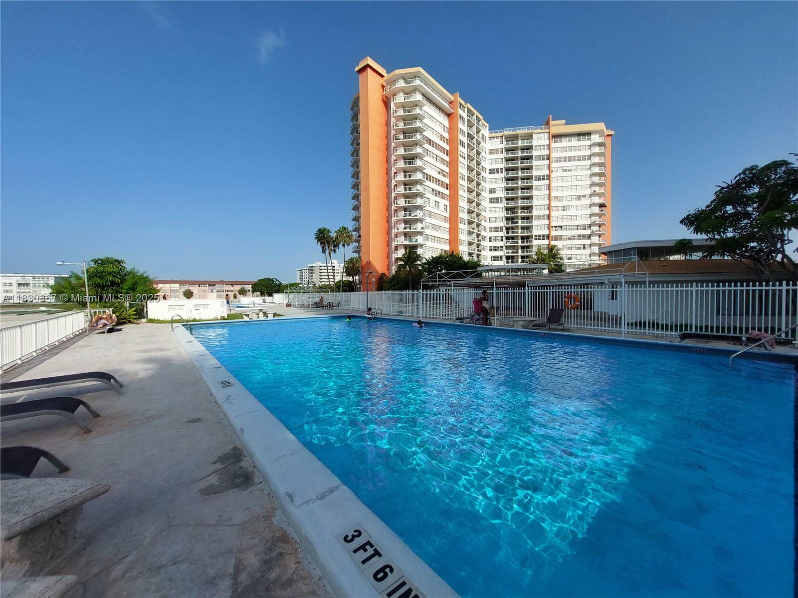 Property Photo:  1351 NE Miami Gardens Dr 513E  FL 33179 