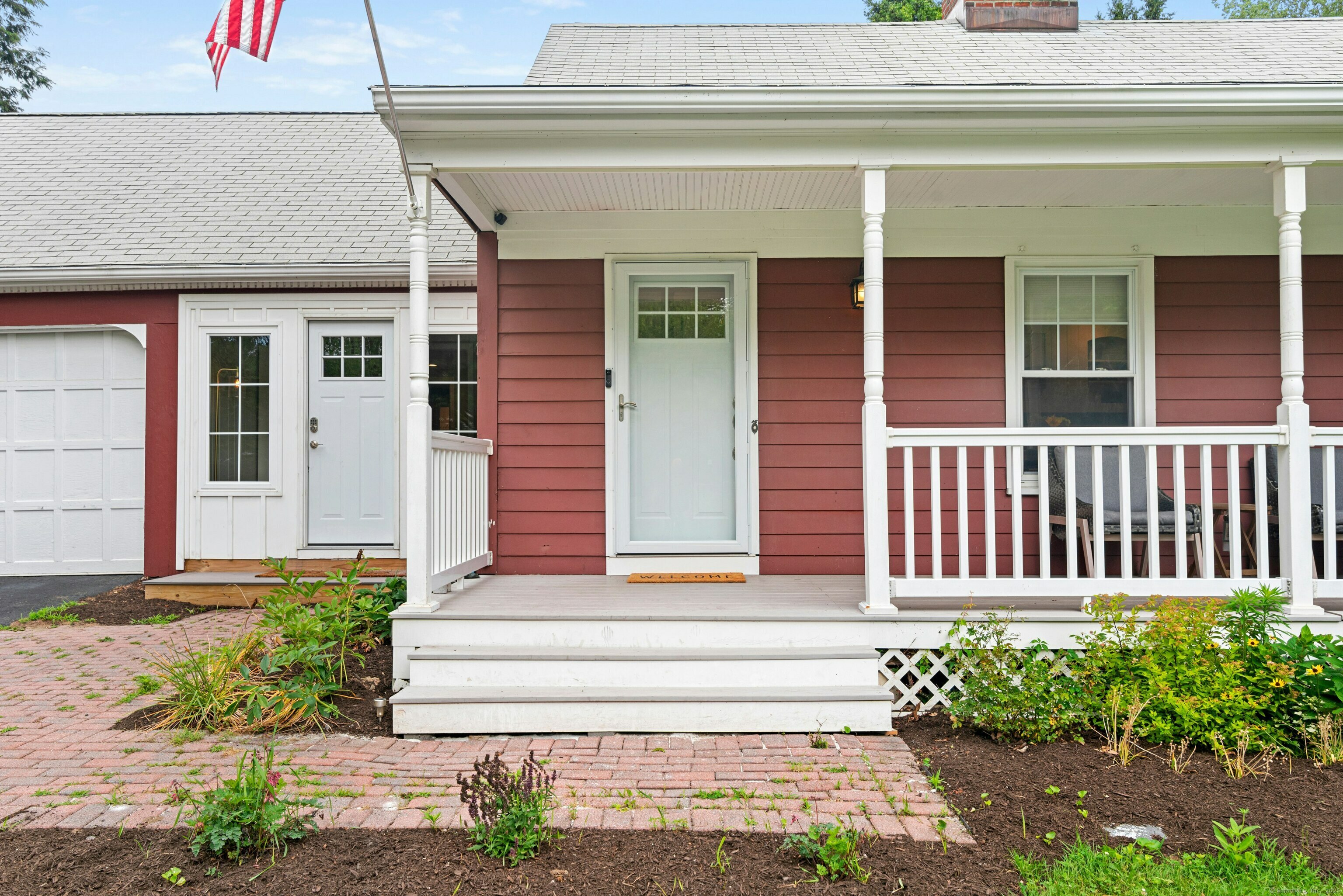 Property Photo: 1027 Monroe Turnpike CT 06468