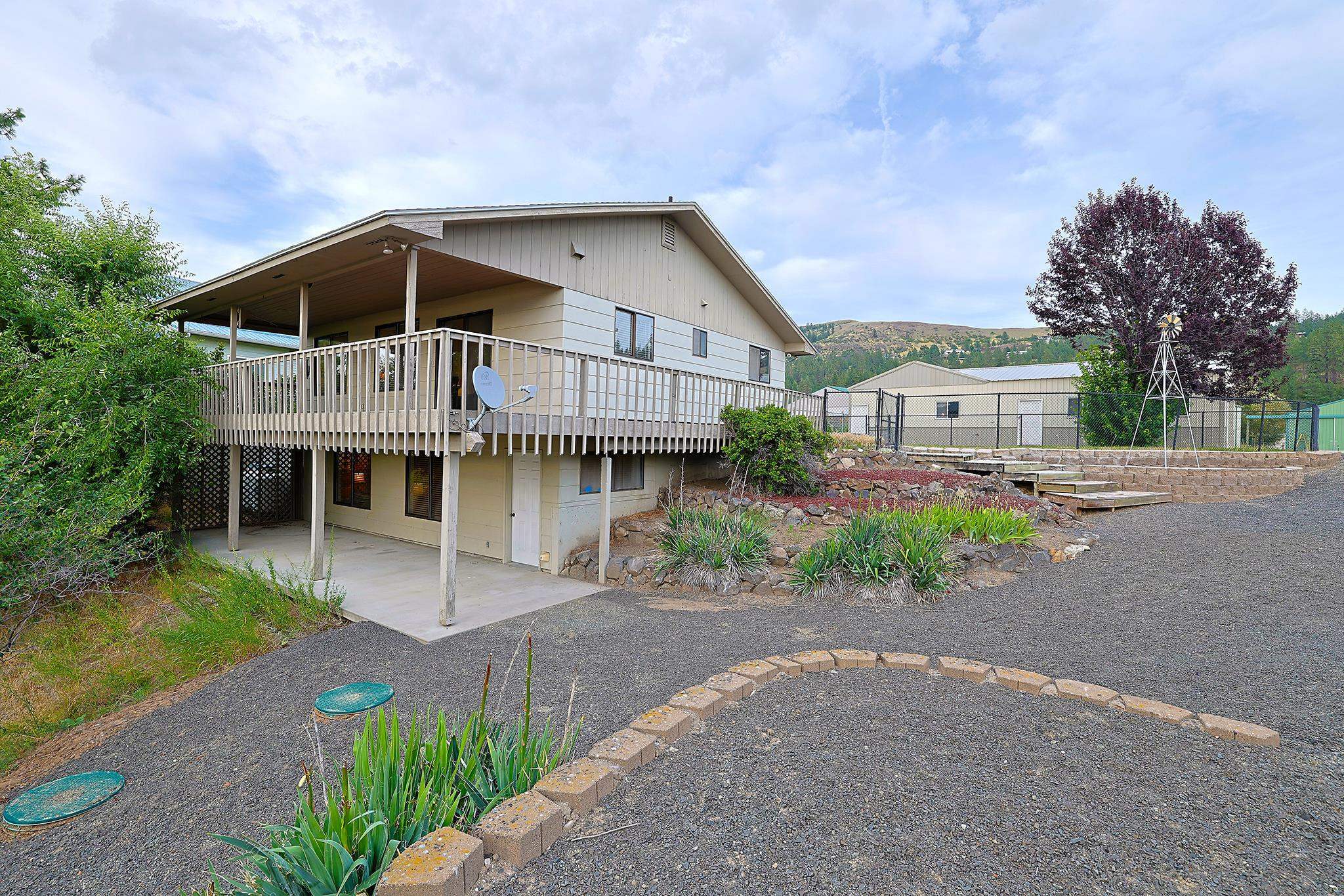 Property Photo:  119 Blossom Ct  WA 99122 