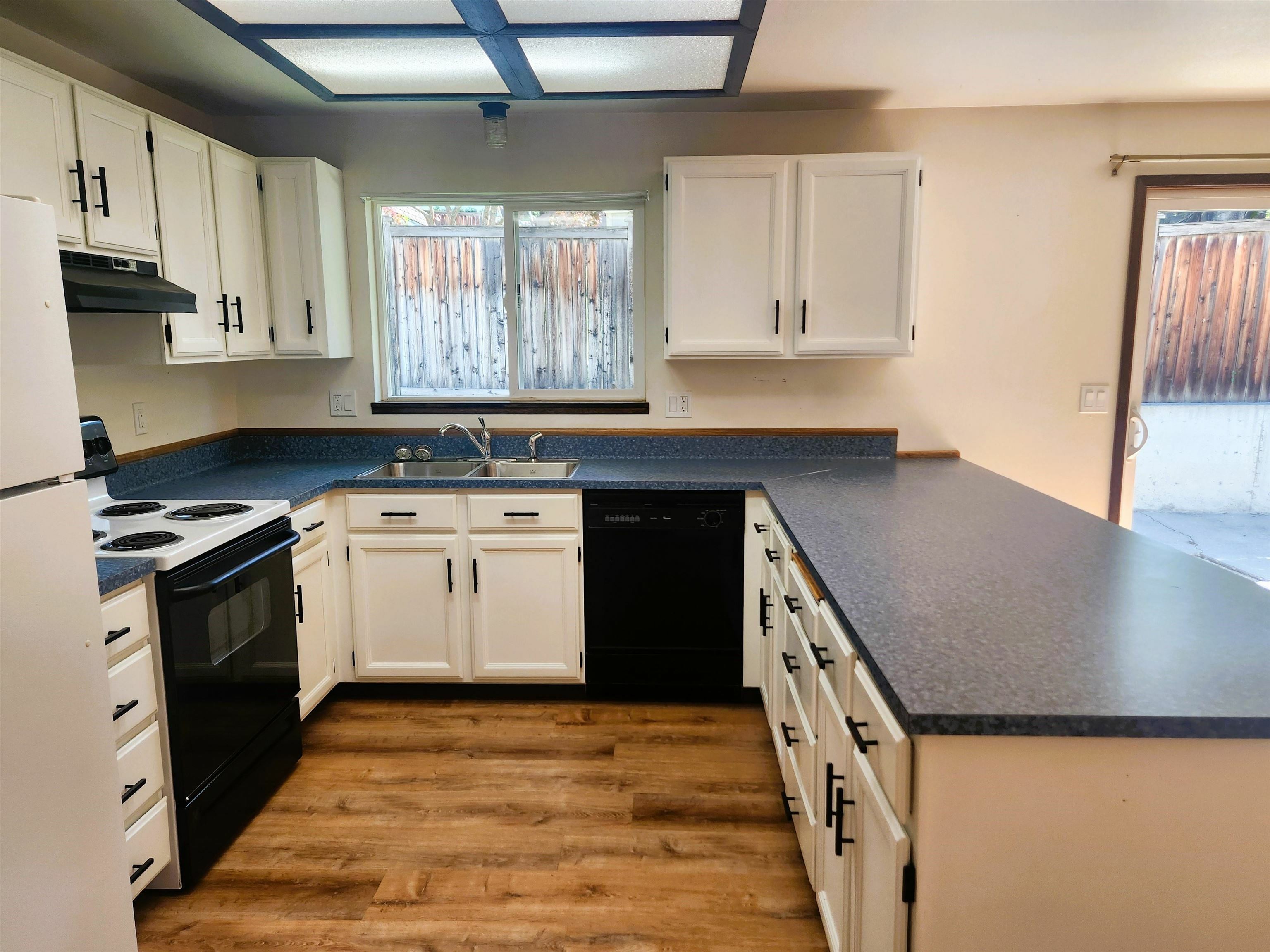 Property Photo: 732 N Maple St WA 99114-3140