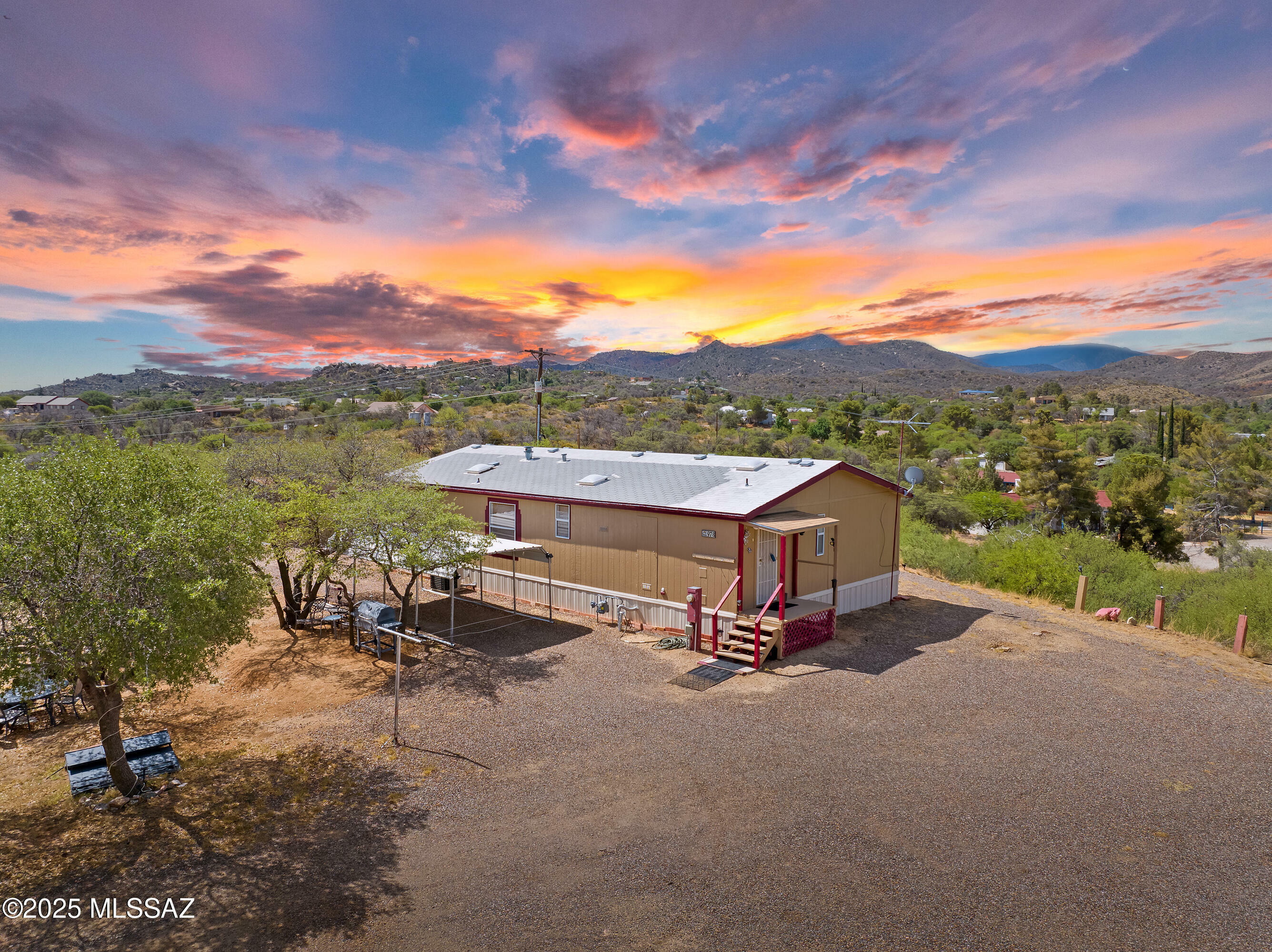 Property Photo: 978 N White Oak Place AZ 85623