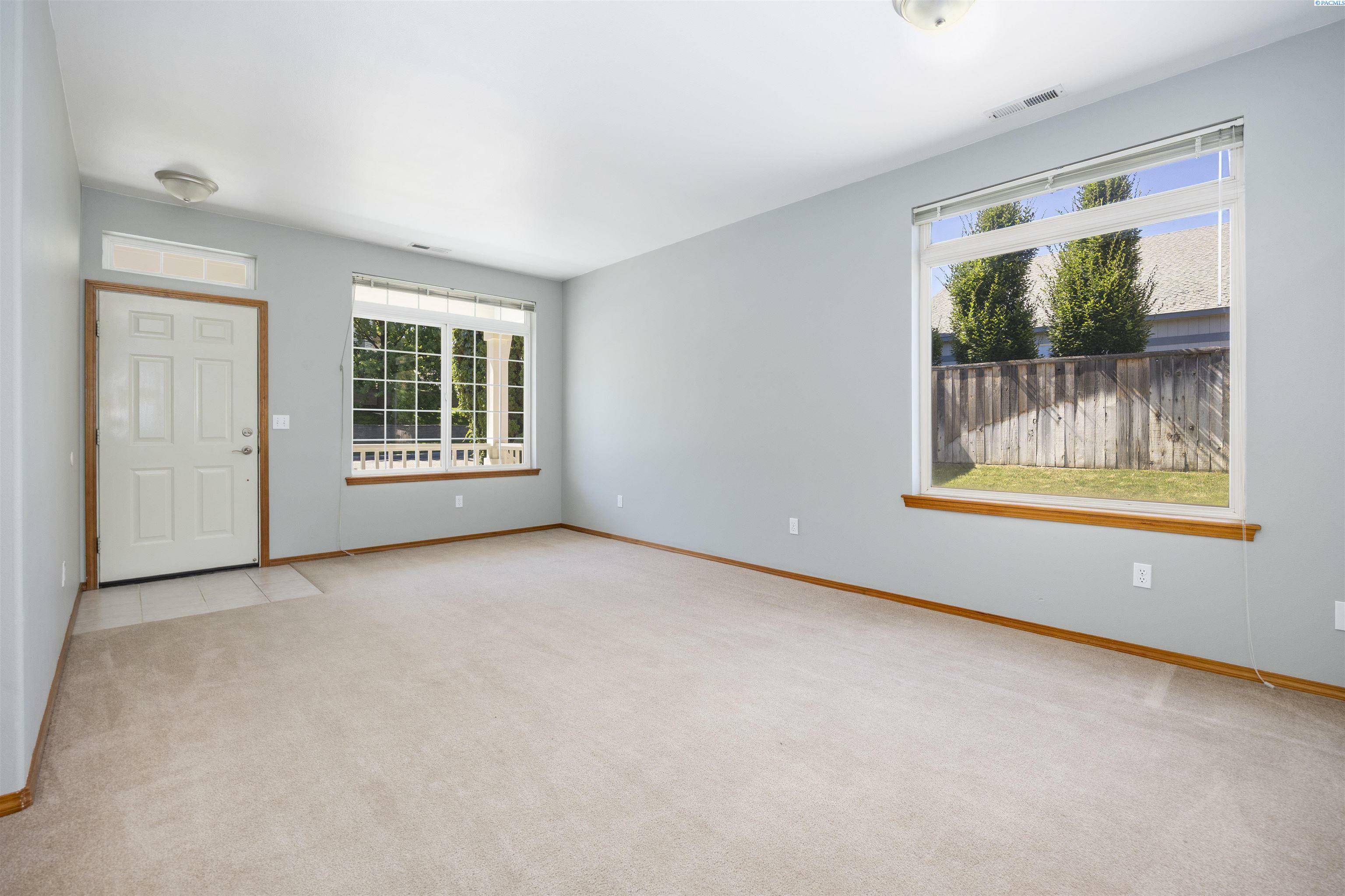 Property Photo: 8506 W Klamath Ave WA 99336