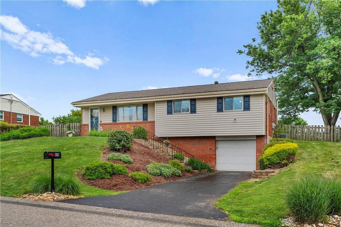 Property Photo:  809 Limestone Dr  PA 15101 