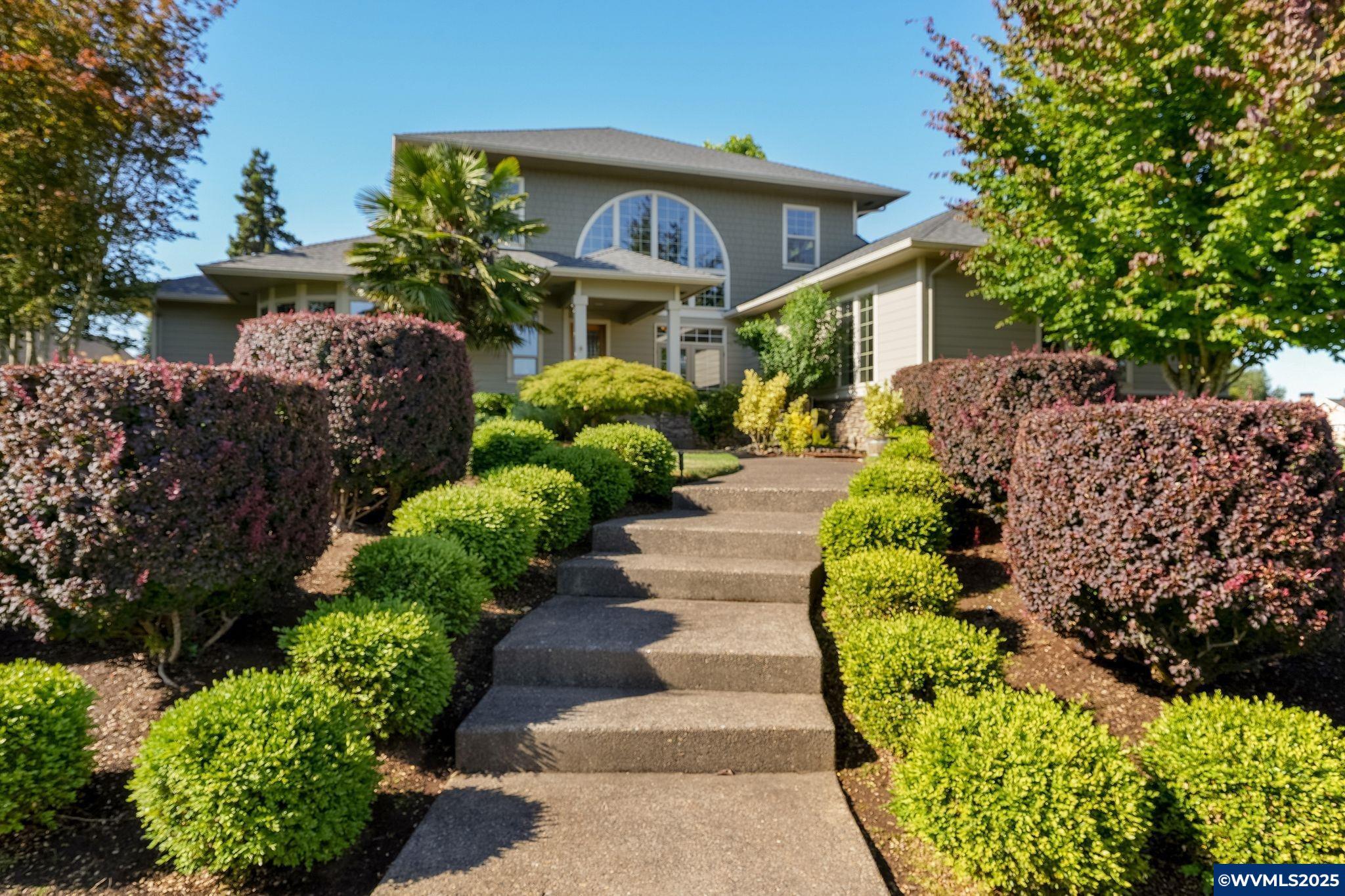Property Photo: 1655 Mountain Dr OR 97383