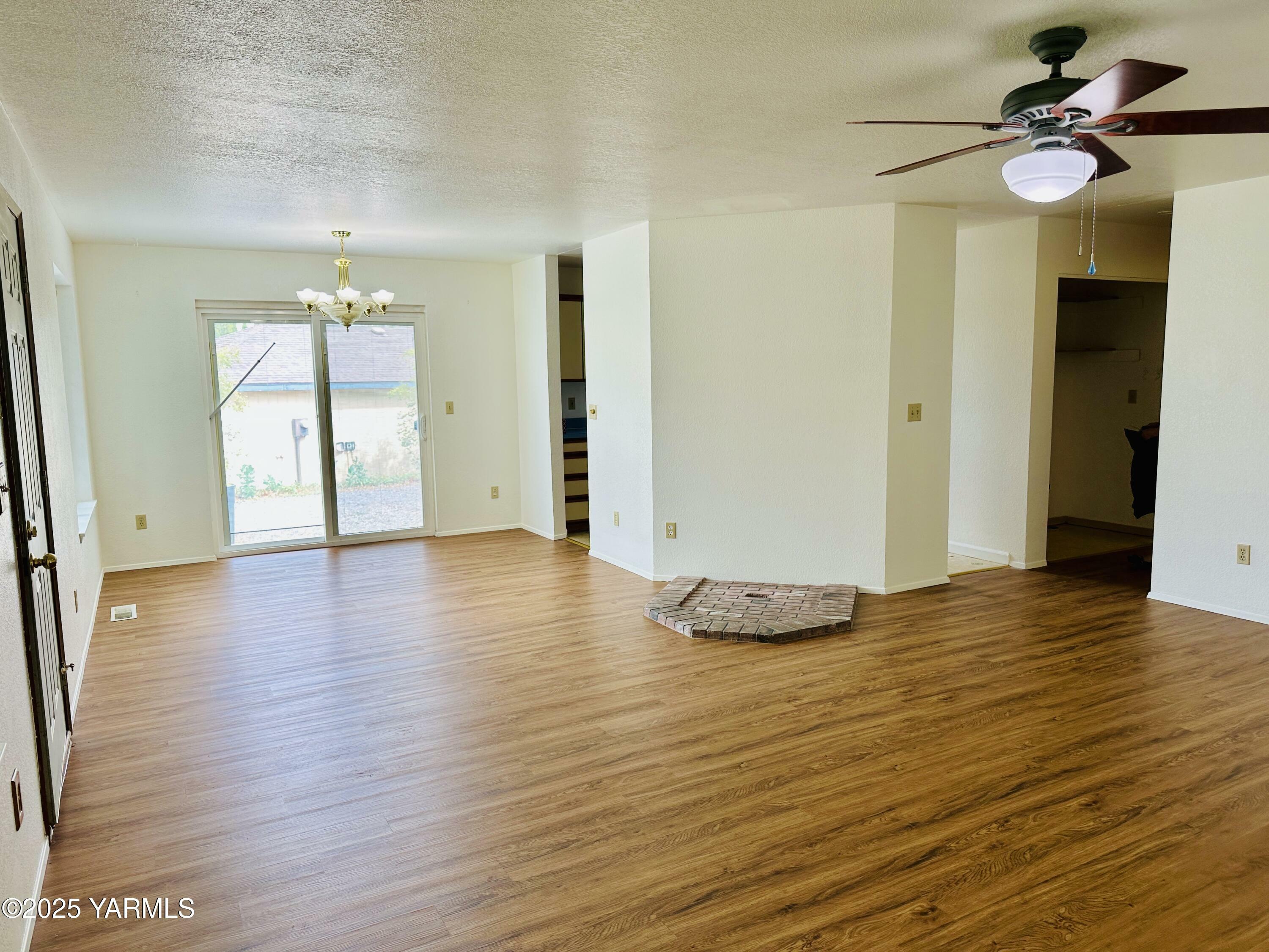 Property Photo:  418 N 29th Pl  WA 98902 