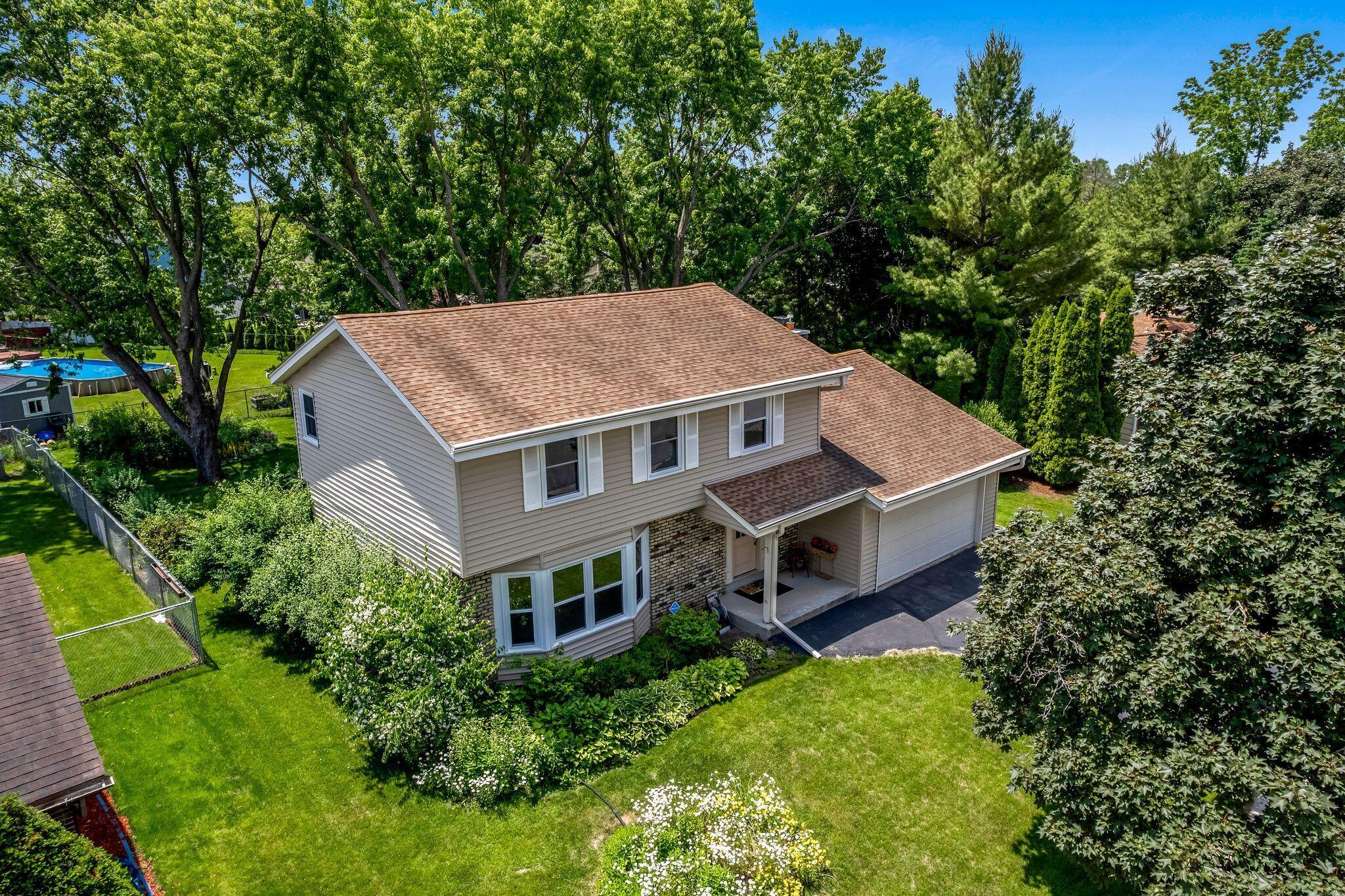 Property Photo:  1512 David Ln  WI 53189 
