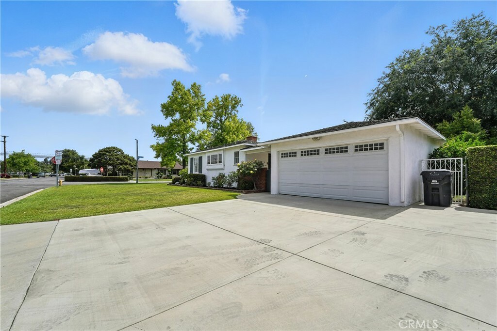 Property Photo: 5236 E Harvey Way CA 90808