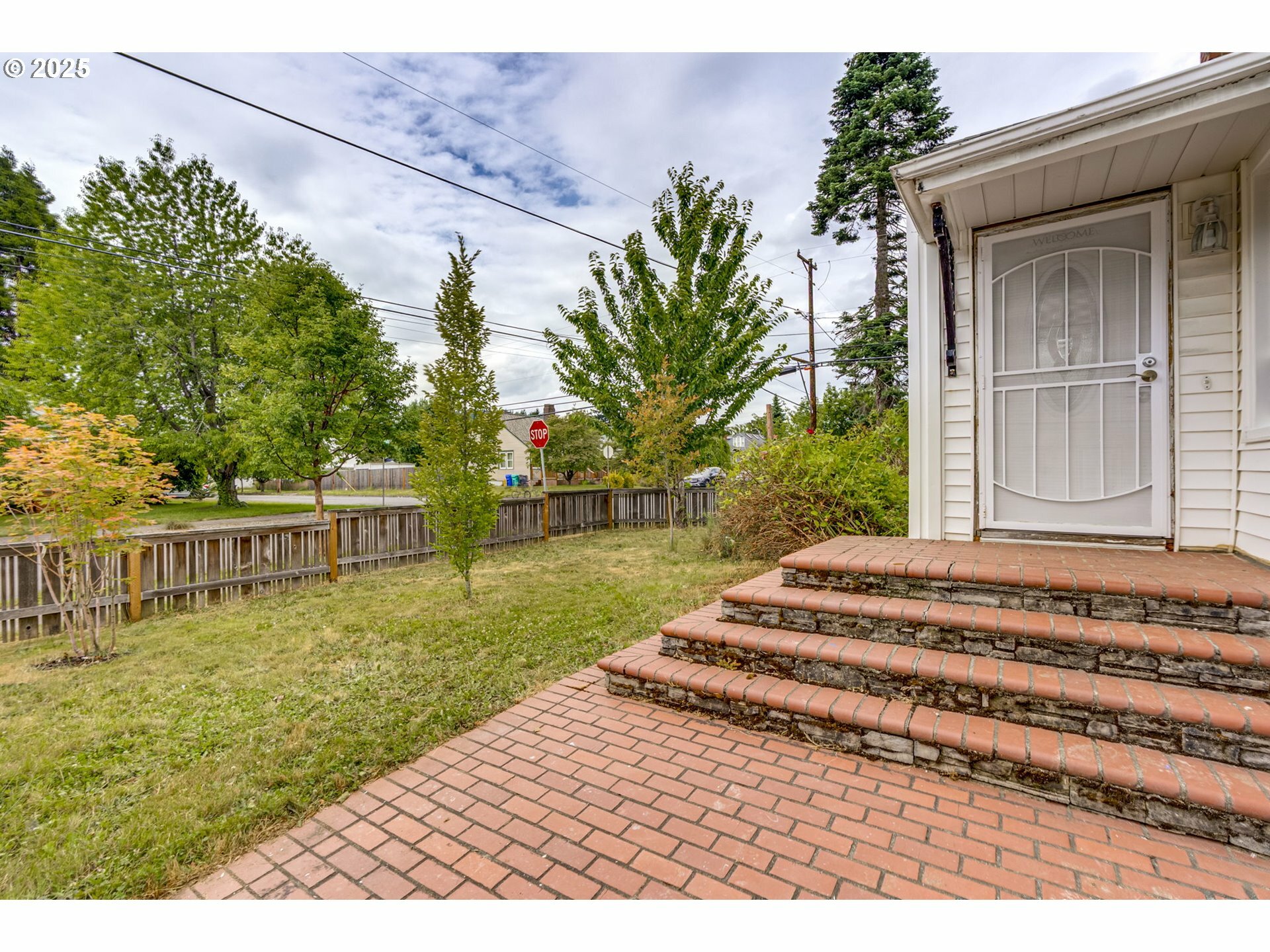 Property Photo:  2702 SE 81st Ave  OR 97206 