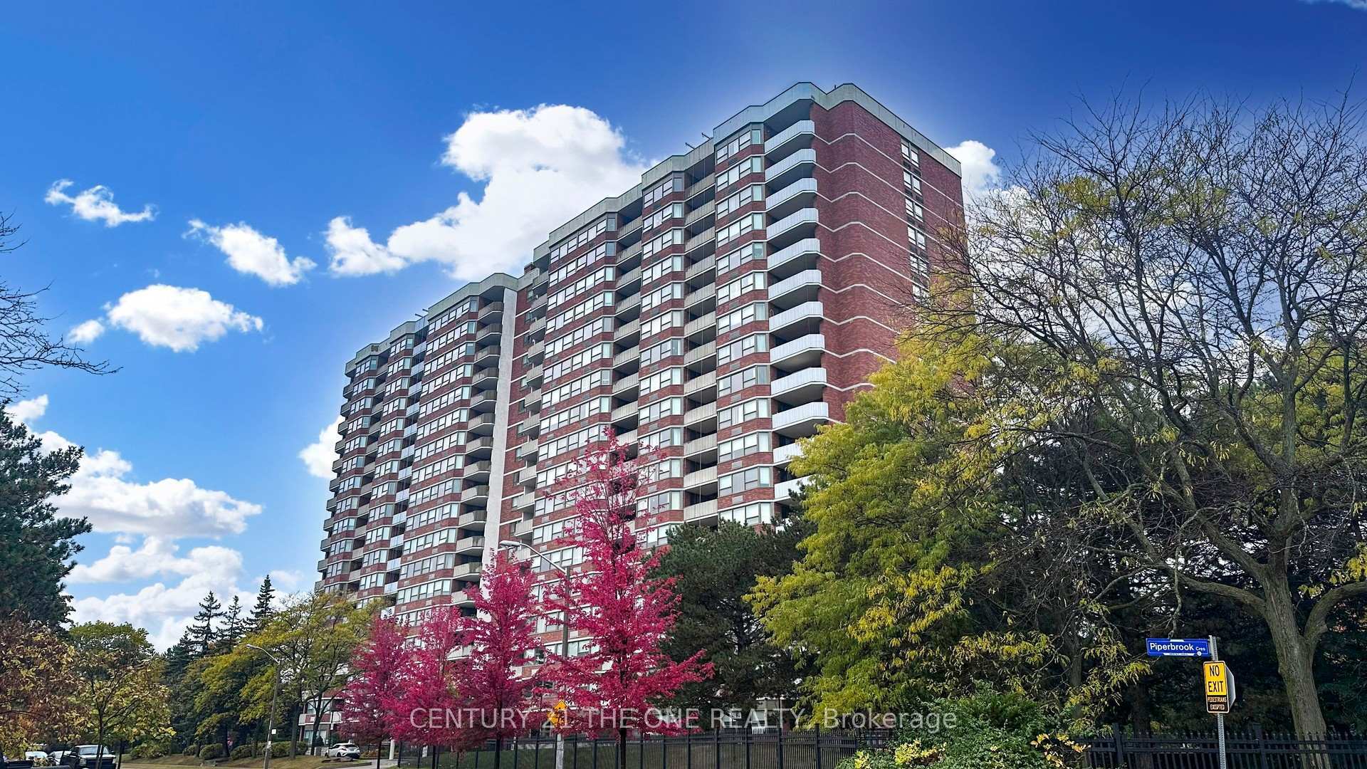 Property Photo:  121 Ling Road 808  ON M1E 4Y2 