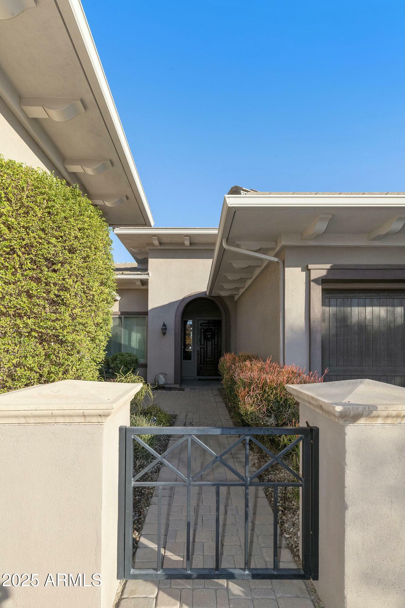 Property Photo:  350 W Yellowstone Way  AZ 85248 