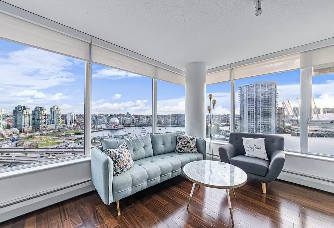 Photo de la propriété: 688 Abbott Street 2202 BC V6B 0B9