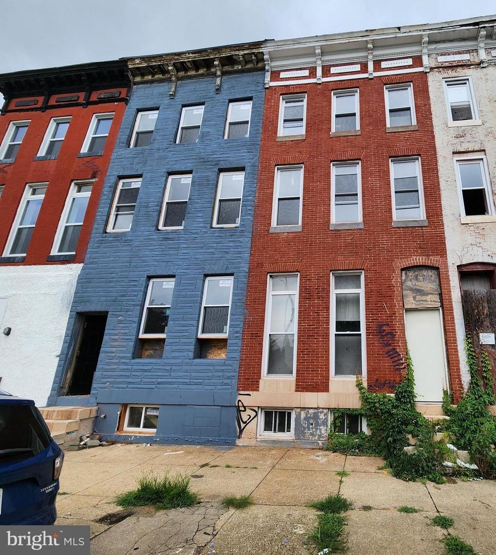 Property Photo: 1004 E Preston Street MD 21202