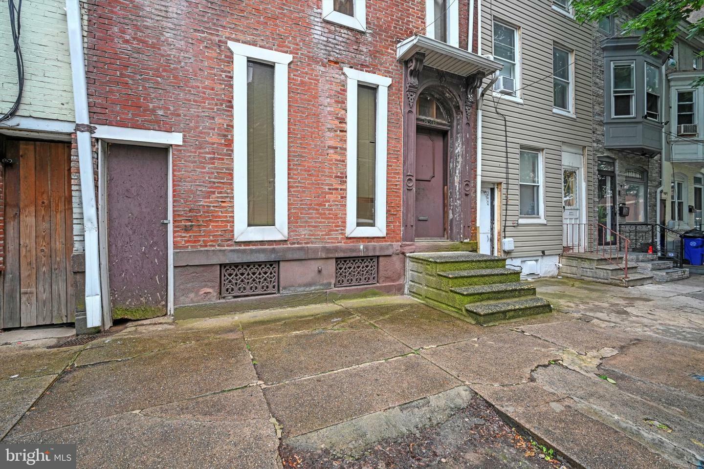 Property Photo:  820 Franklin Street  PA 19602 