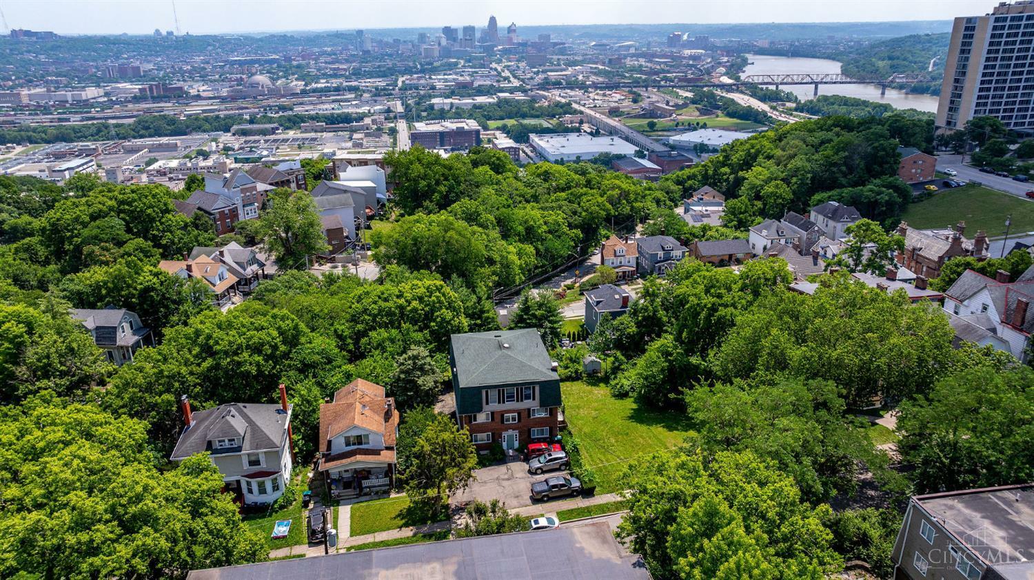 Property Photo: 942 Summit Avenue OH 45204