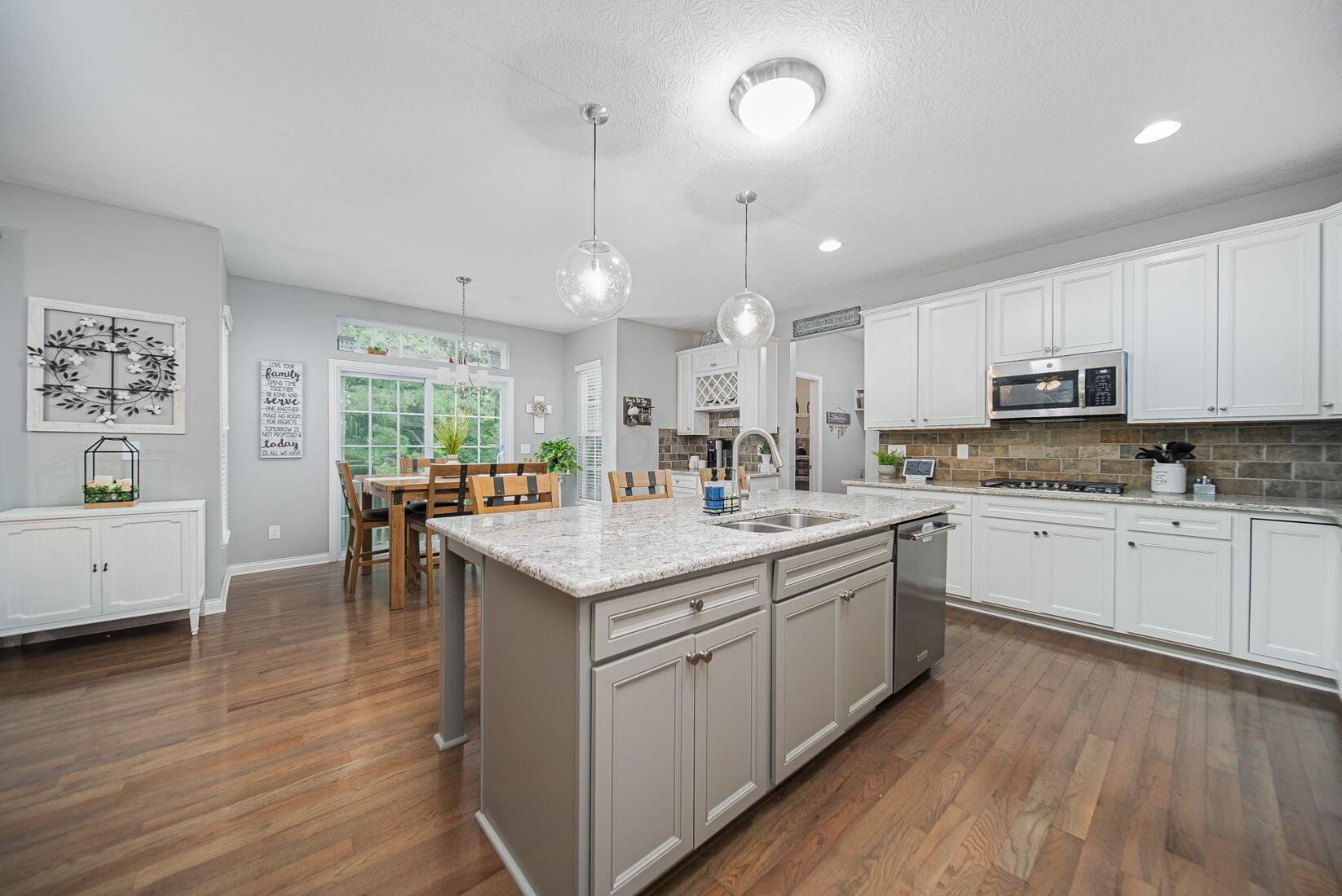 Property Photo: 1391 Leesland Drive OH 43081