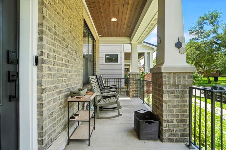 Property Photo: 1068 Edgehill Road OH 43212