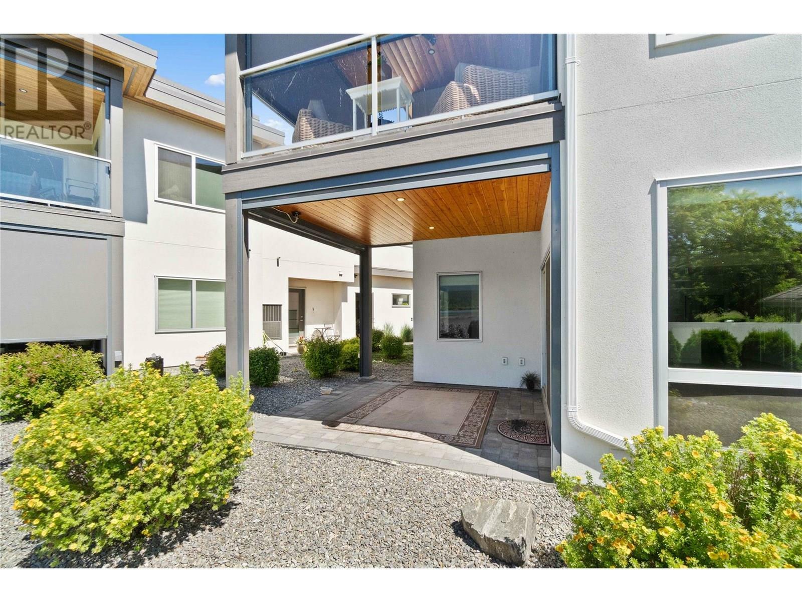 Property Photo: 121 Harbourfront Drive Northeast 3 BC V1E 2T3