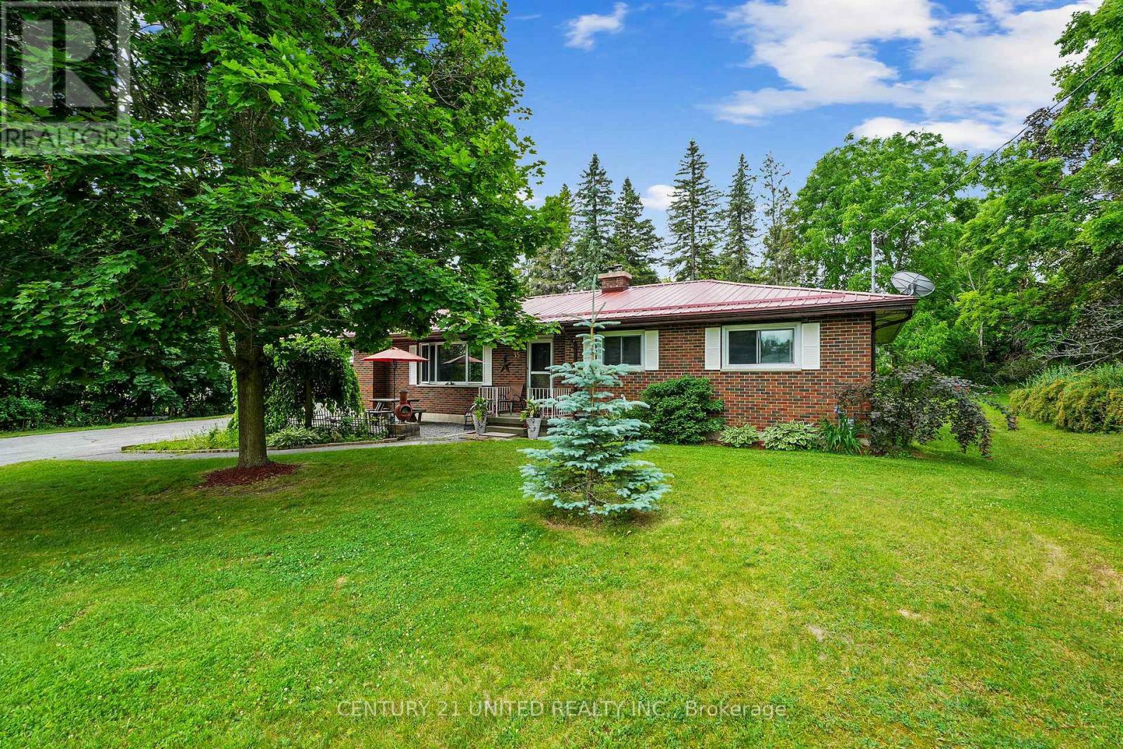 Property Photo:  35 Dominion Street  ON K0K 3K0 