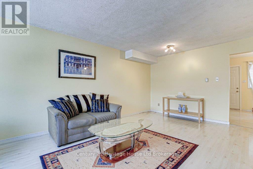 Property Photo:  1215 Cheapside Street 2  ON N5Y 5J9 