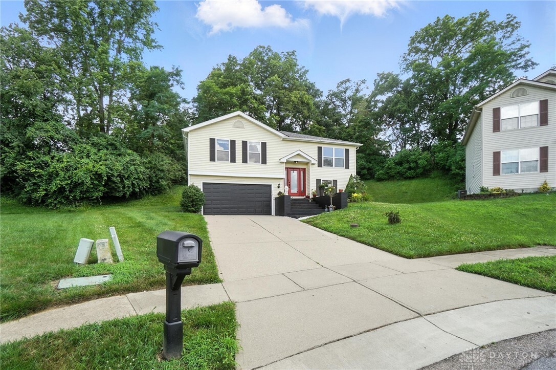 Property Photo: 7405 Shady Knoll Circle OH 45069