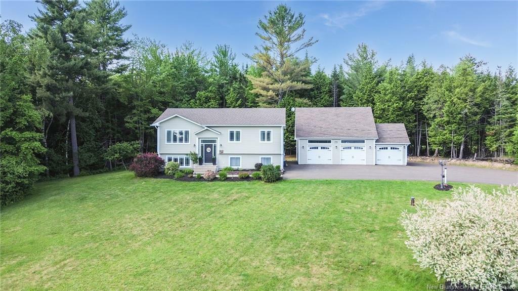 Property Photo:  186 Rolling Hill Drive  NB E3A 9V5 