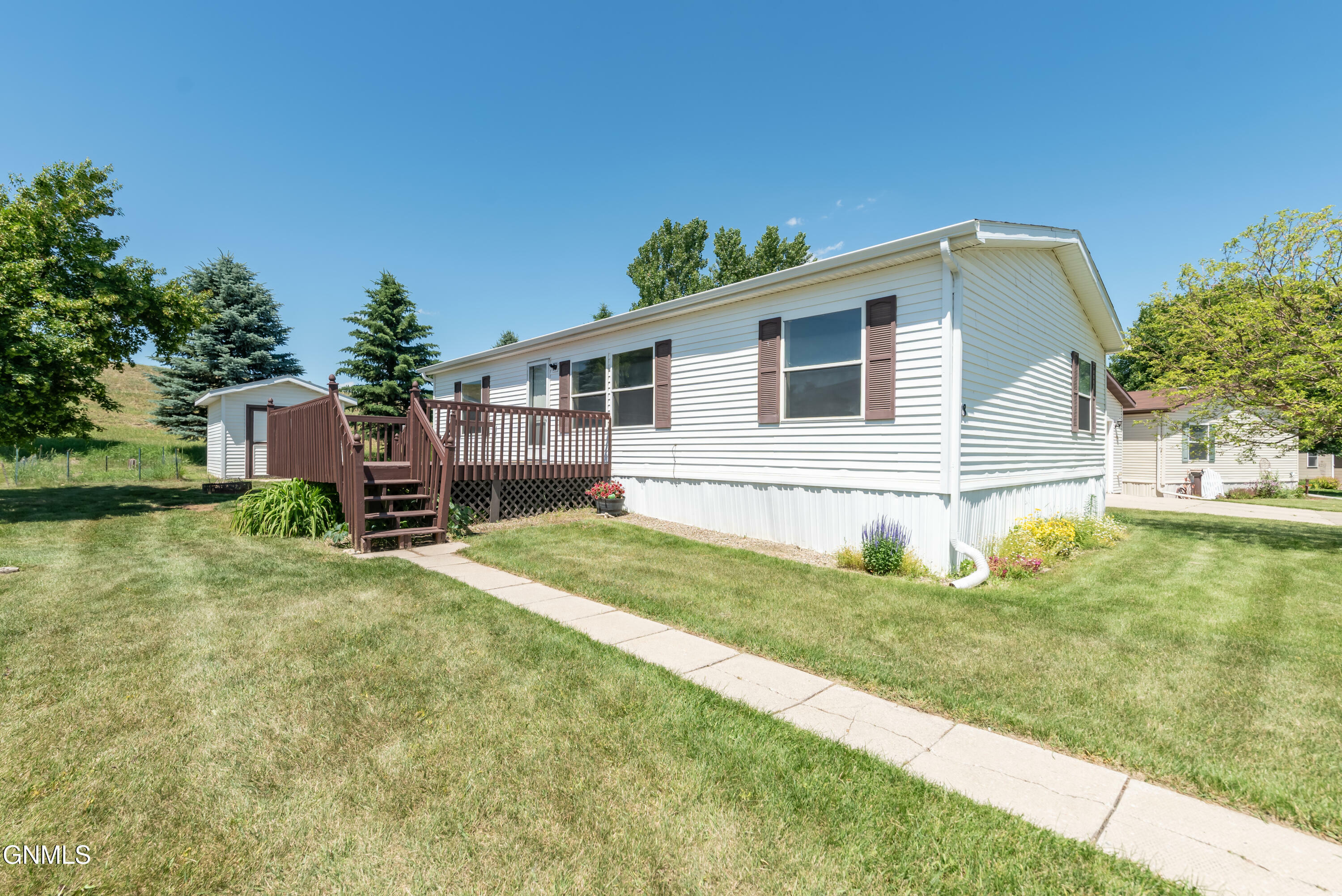 Property Photo: 1718 Chandler Lane ND 58503