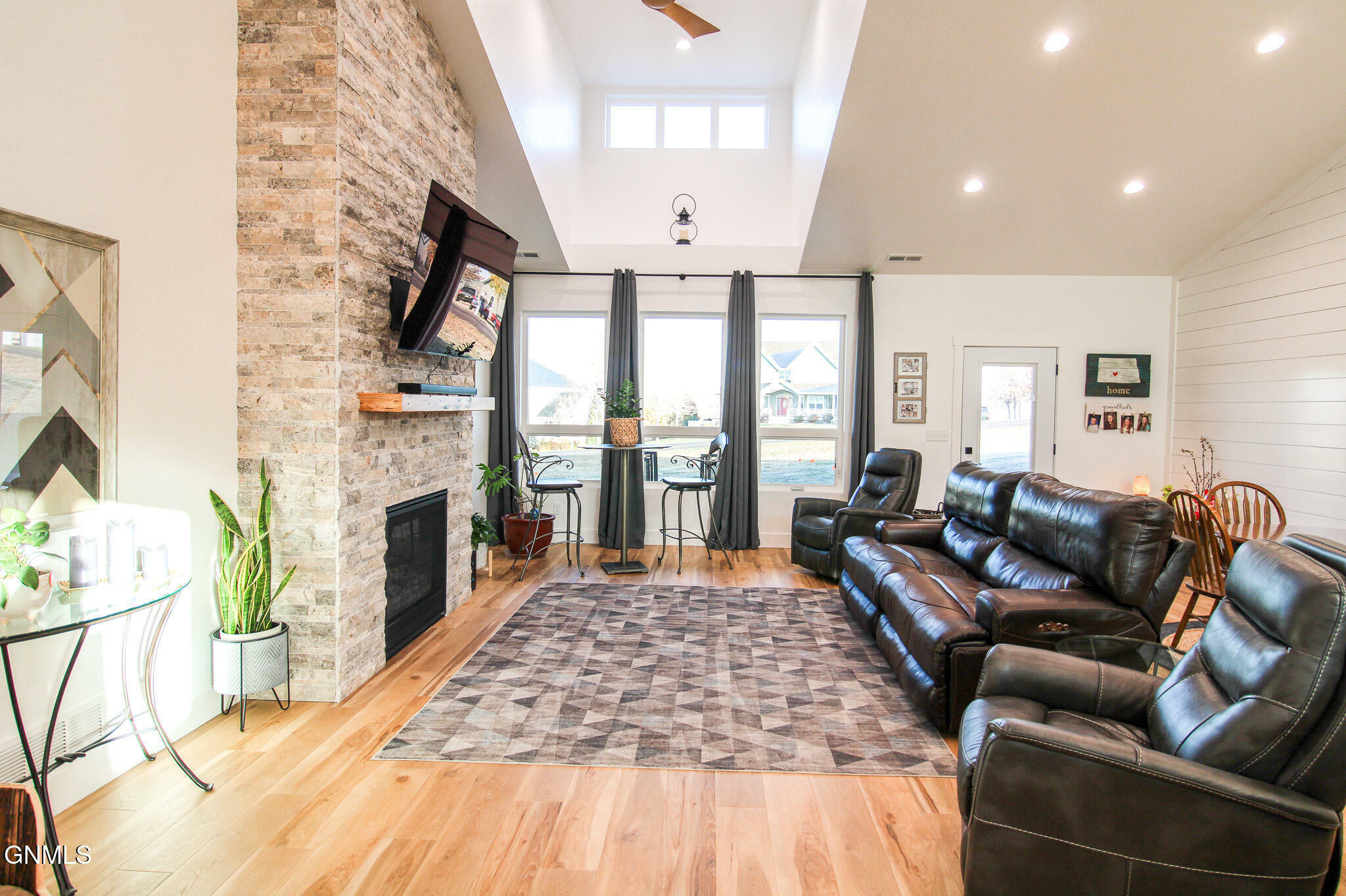 Property Photo:  8127 Hawktree Drive  ND 58503 