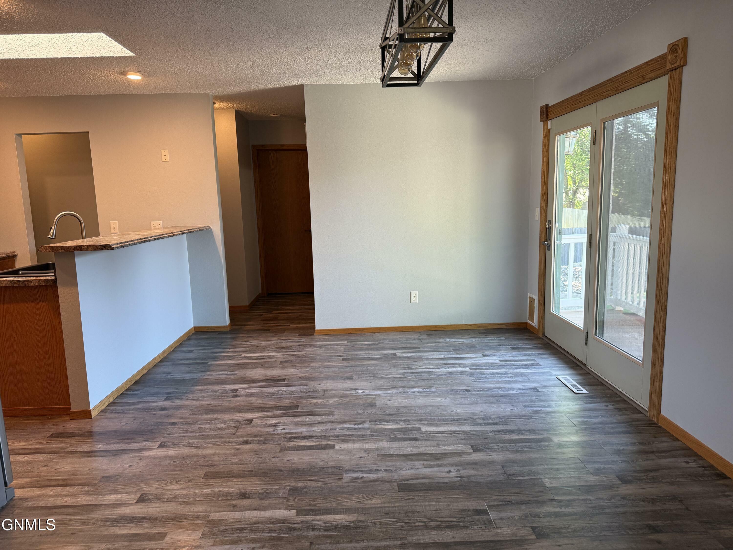 Property Photo:  1619 Wichita Drive  ND 58504 