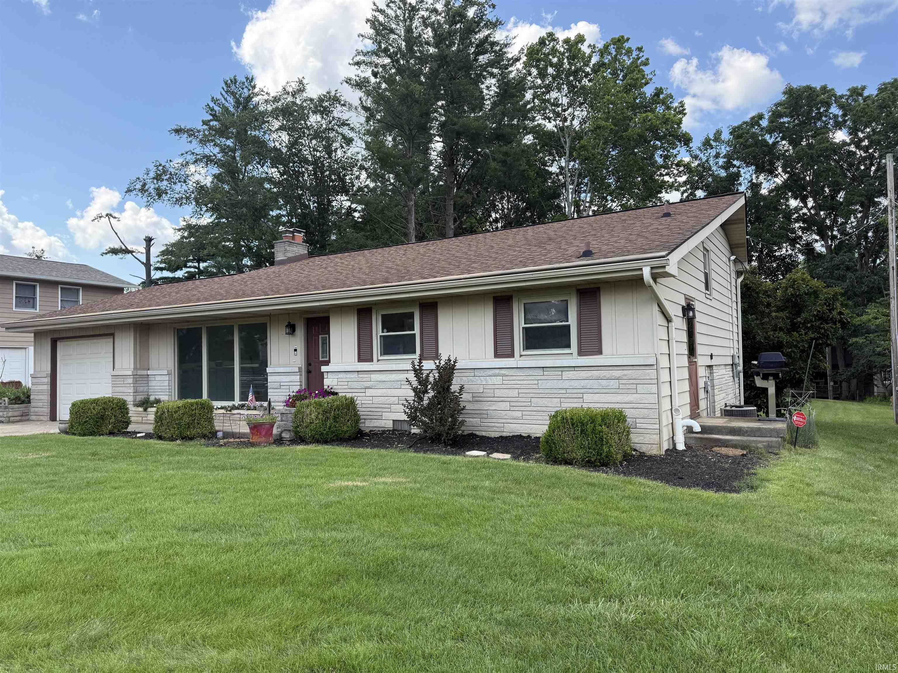 Property Photo: 1417 E Clairmont Place IN 47401