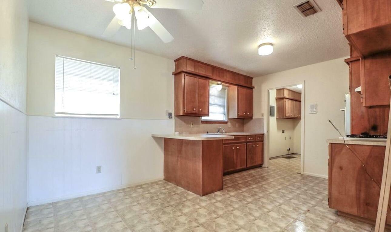 Property Photo: 208 N Avenue N TX 79401
