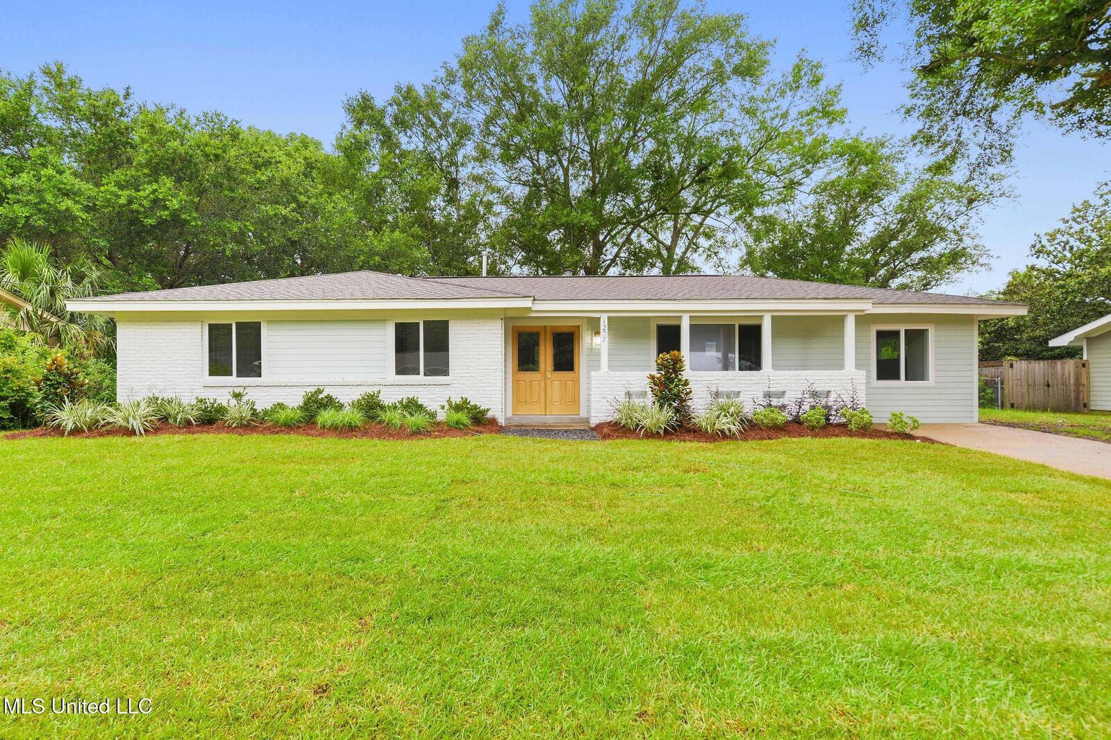 Property Photo:  1207 Hammersmith Lane  MS 39564 