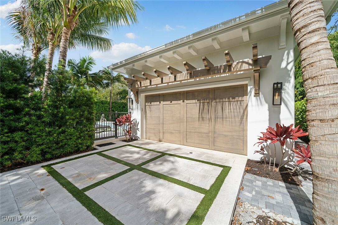 Property Photo:  150 6th Street N  FL 34102 