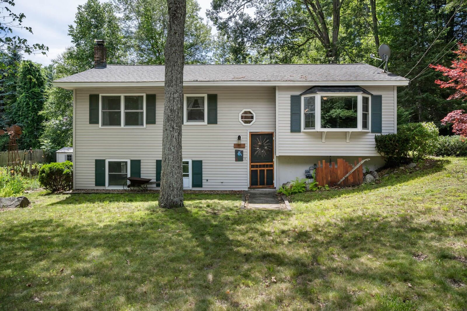 Property Photo: 16 Jo Ellen Drive NH 03054