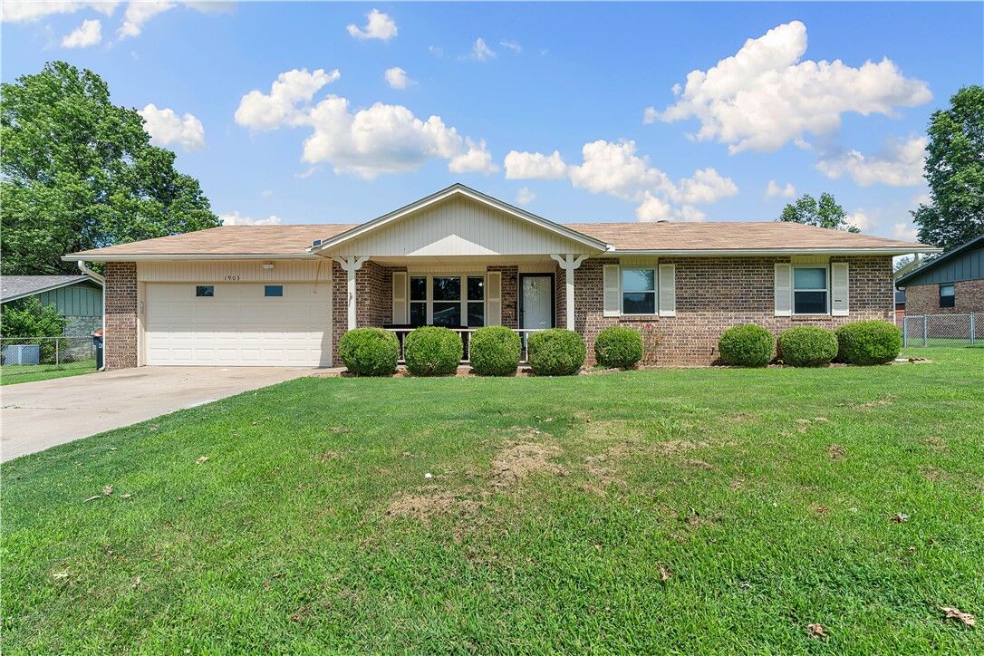 Property Photo:  1903 Jean Street  AR 72762 