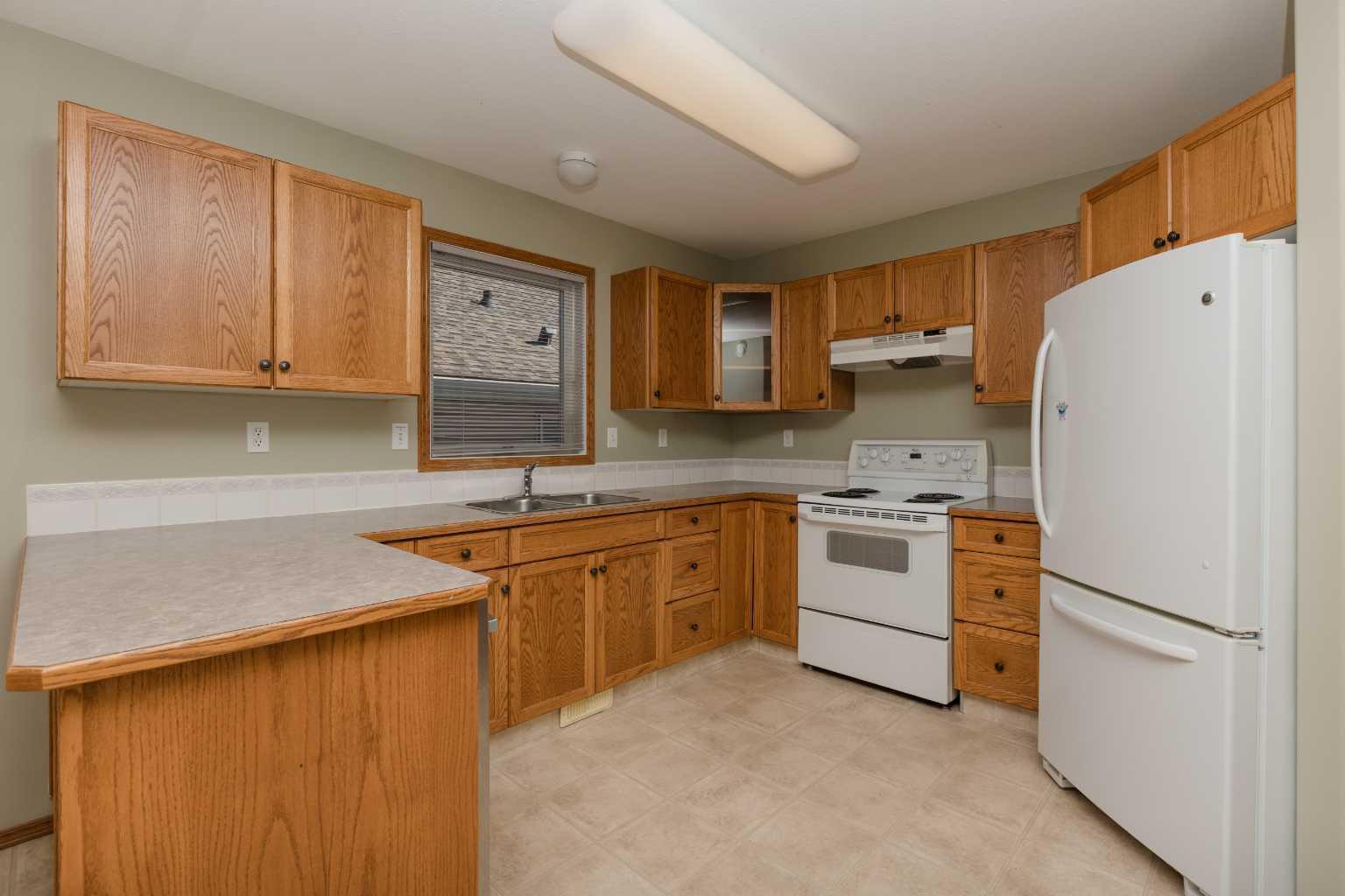 Property Photo: 173 Kingston Drive AB T4P 3V4