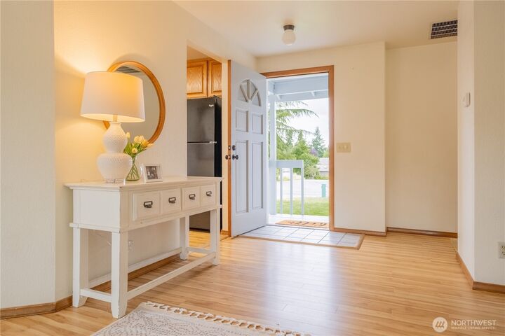 Property Photo: 1411 Holly Court WA 98226