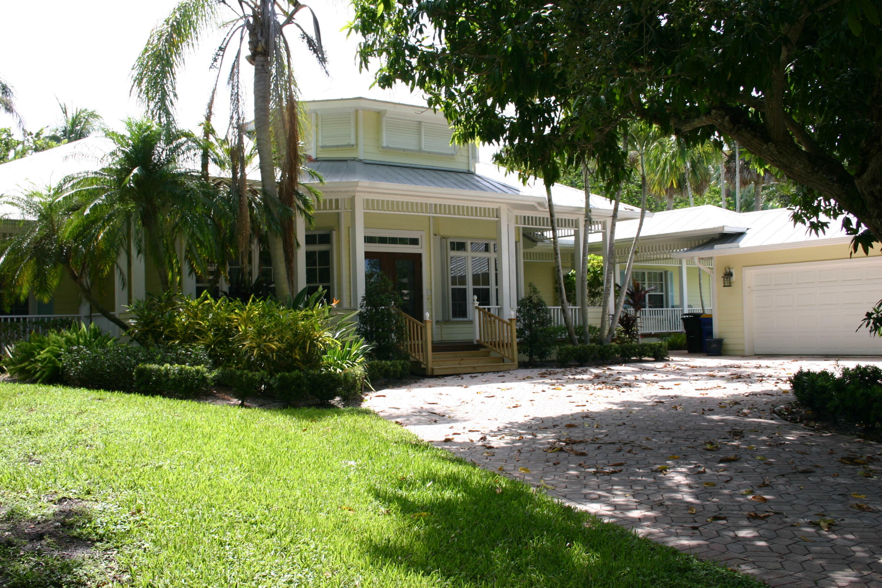 Property Photo:  104 Abbie Court  FL 34996 