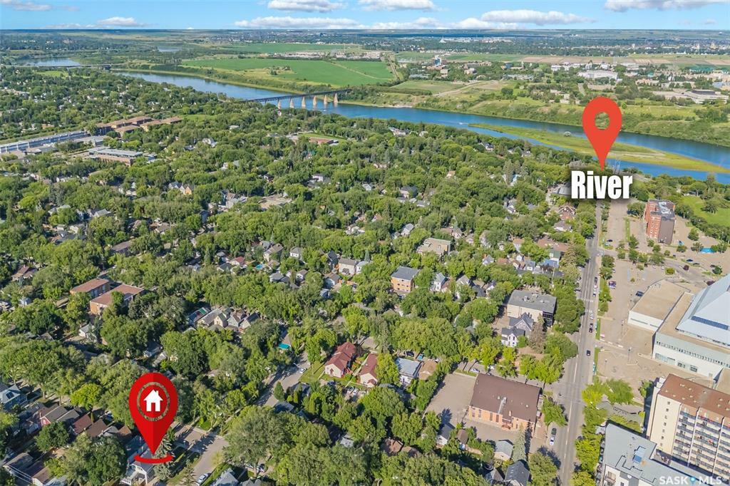 Property Photo:  703 4th Avenue N  SK S7K 2N2 