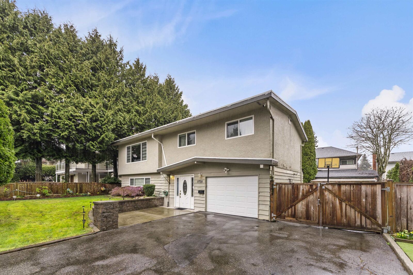 Photo de la propriété: 11725 83A Avenue BC V4C 2J9