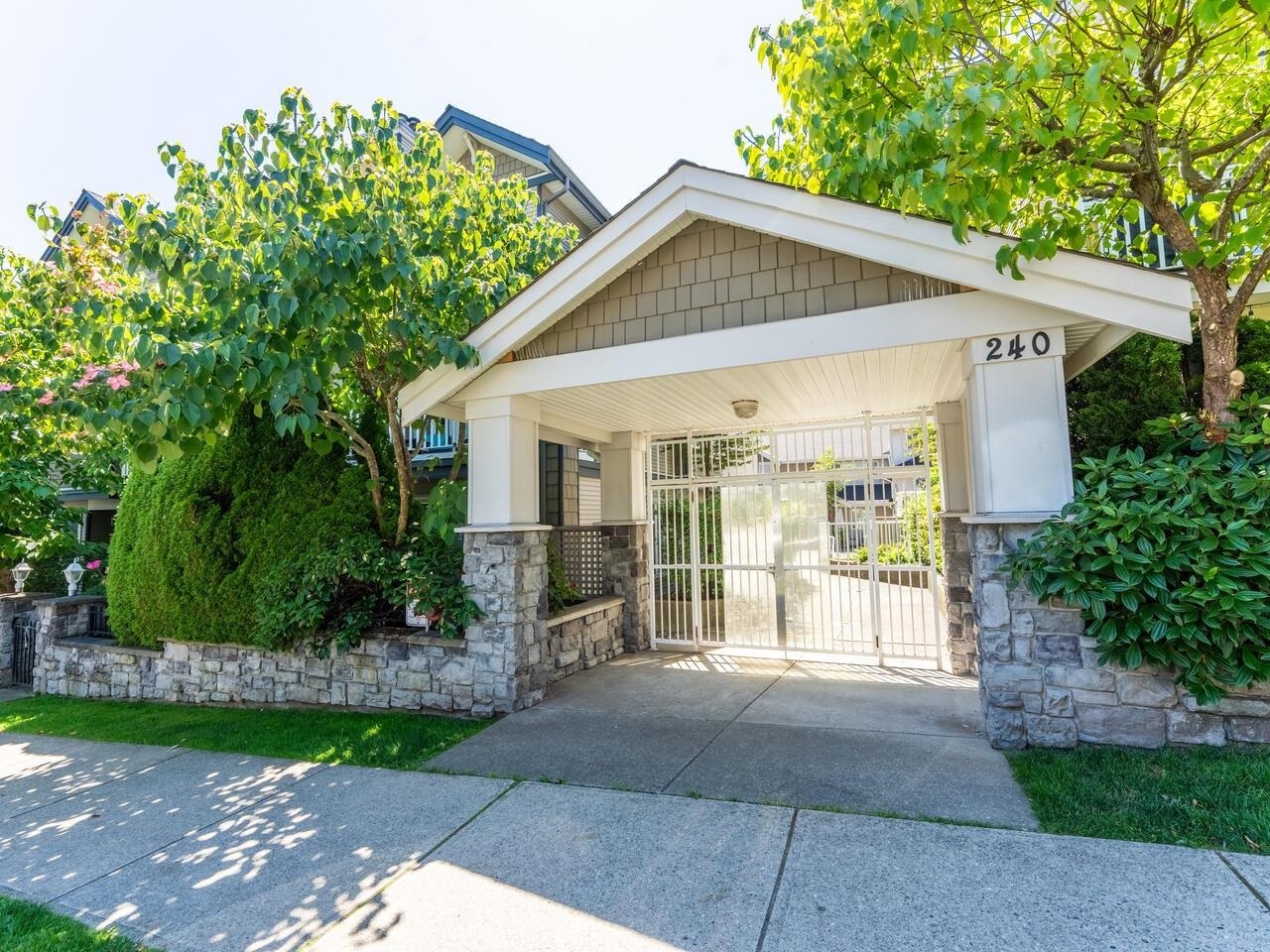 Property Photo:  230 Tenth Street 25  BC V3M 3X9 