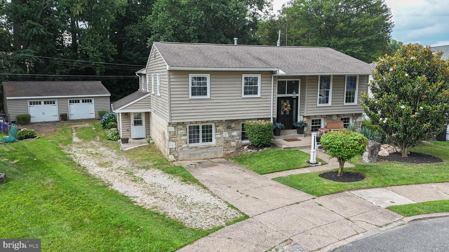 603 Oakfield Lane  Philadelphia PA 19115 photo