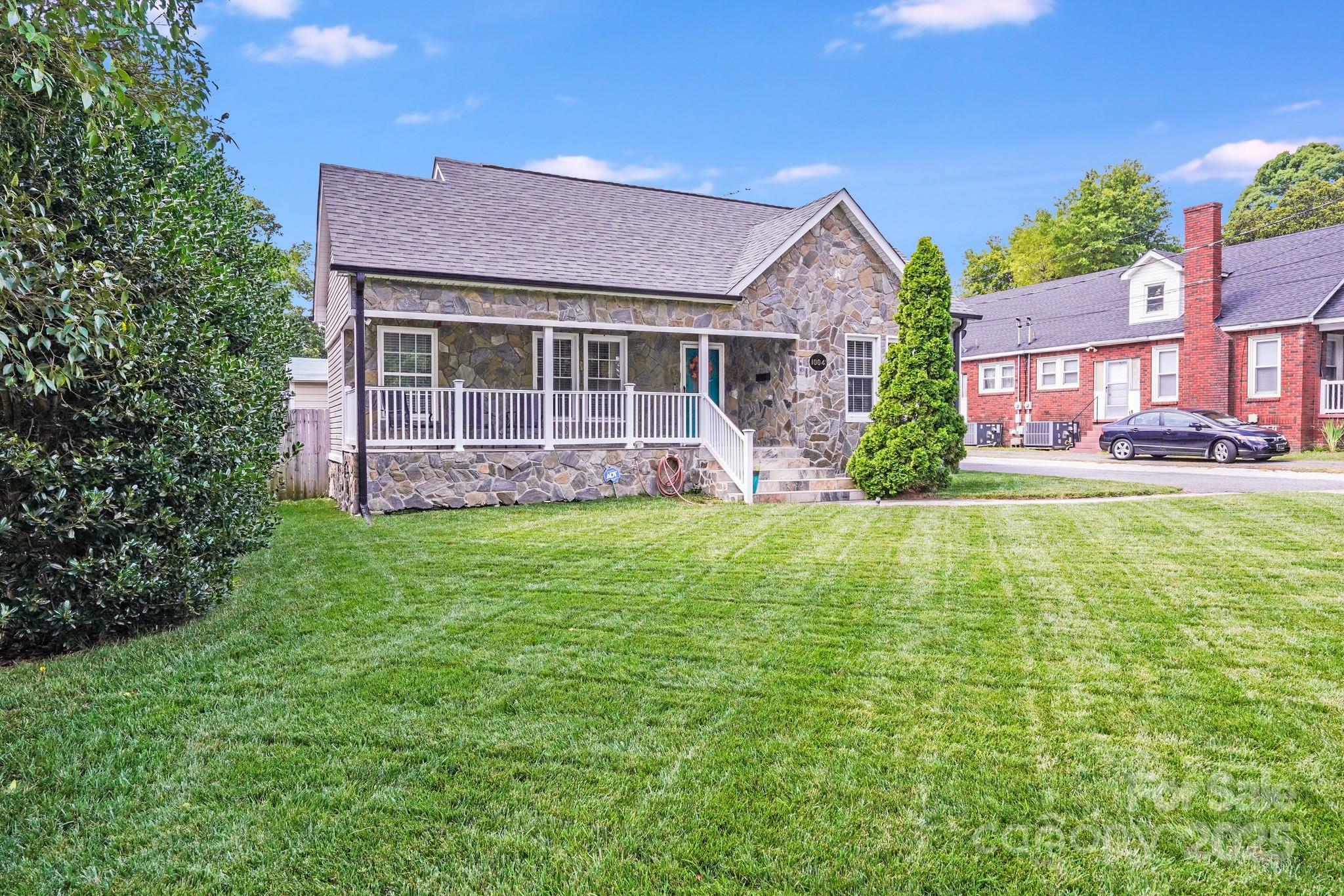 Property Photo: 1004 Venus Street NC 28083