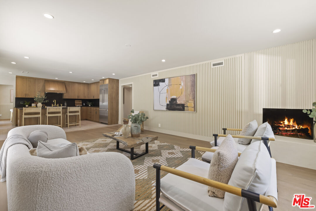 Property Photo: 11268 Dona Lola Dr CA 91604