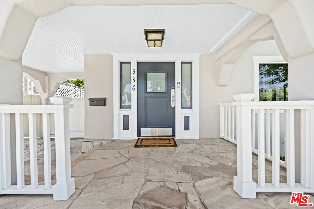 Property Photo:  536 N Gower St  CA 90004 