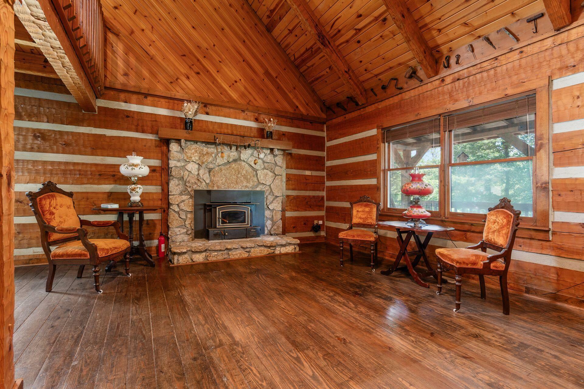 Property Photo: 517 Ross SE Road OH 43130